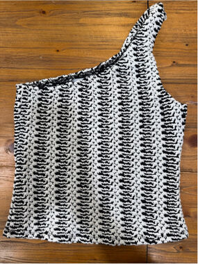 White Fox Boutique Black White One Shoulder Knit Top Size Large